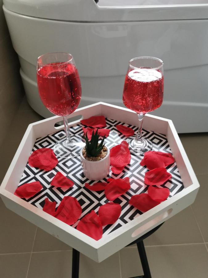 Iasi Jacuzzi Apartment A Esterno foto